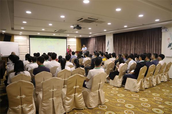 湖南顯通電子科技有限公司2018年第三季度工作總結會議順利召開!